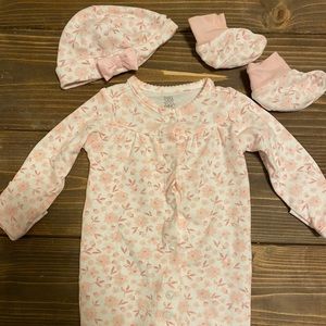 Long sleeve onesie with matching booties and hat